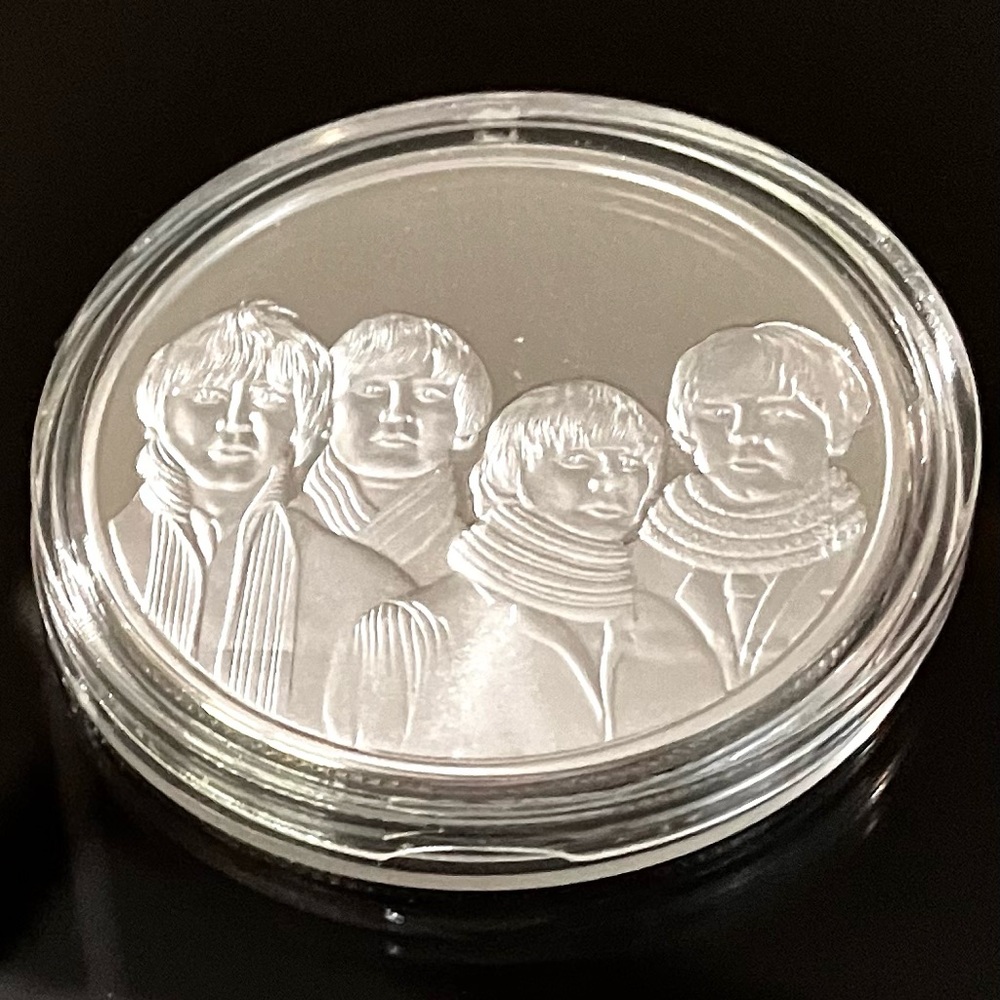 The Beatles Silver Abbey Road Commemorative Coin - Picture 7 of 9